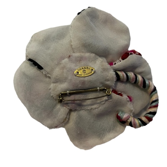 CHANEL BOUCLE CAMELLIA PIN BROOCH VINTAGE AUTHENTIC RARE Mother’s Day gift - Picture 2 of 3